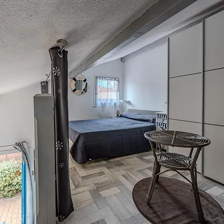 Holiday home Maison A 350m De La Avec Terrasse, 4 Pers., Parking Prive, - Fr-1-521-243 *